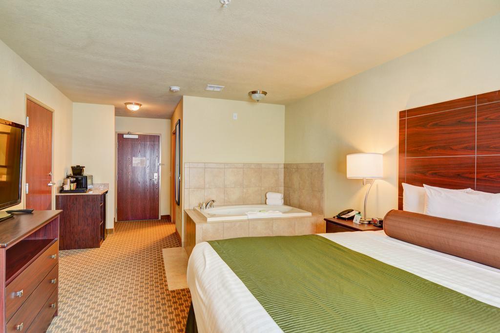 Cobblestone Hotel & Suites - Punxsutawney Екстериор снимка