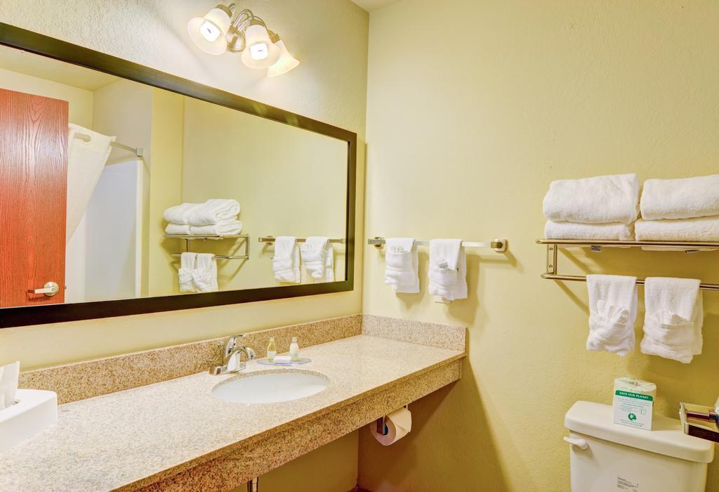 Cobblestone Hotel & Suites - Punxsutawney Екстериор снимка