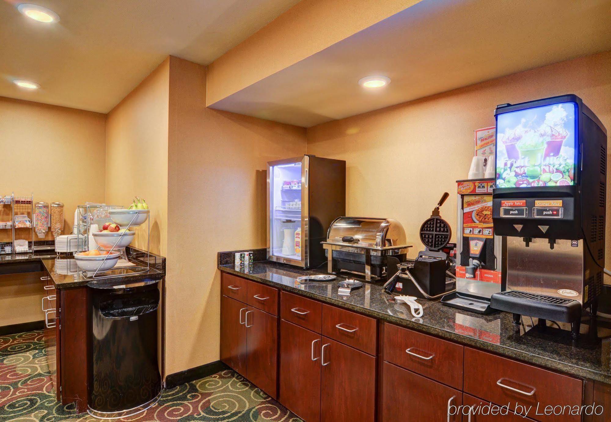 Cobblestone Hotel & Suites - Punxsutawney Екстериор снимка