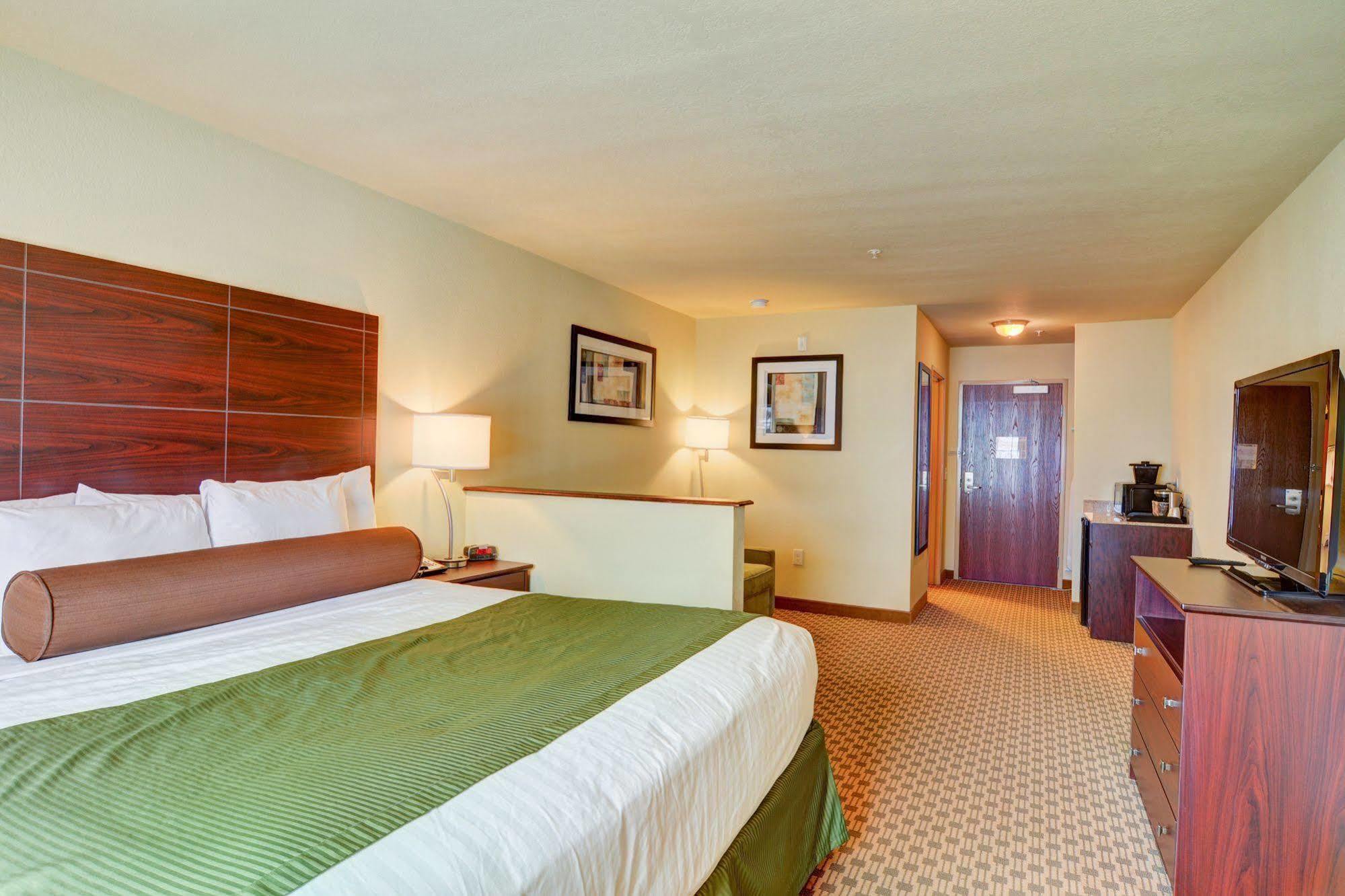 Cobblestone Hotel & Suites - Punxsutawney Екстериор снимка