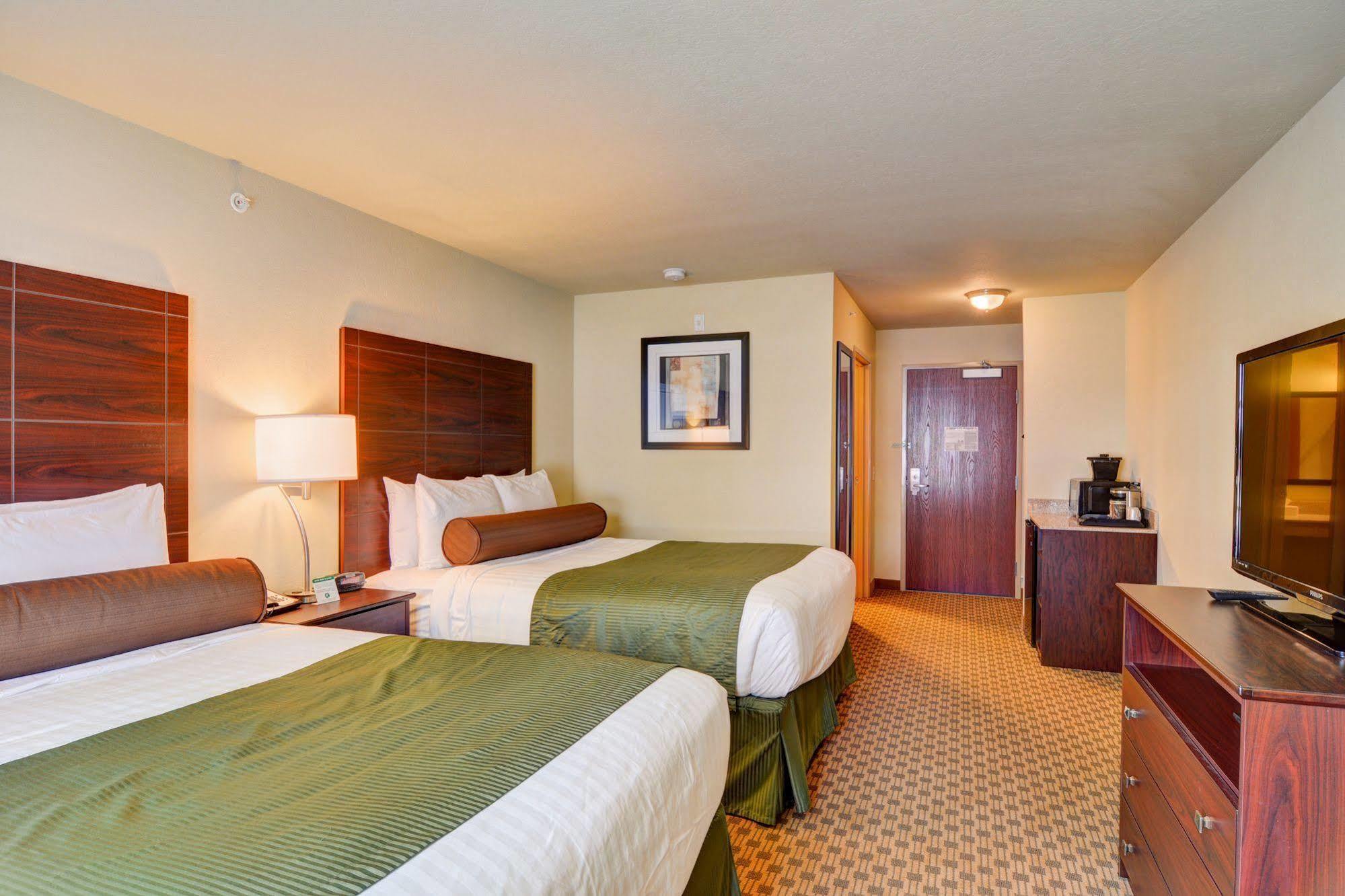 Cobblestone Hotel & Suites - Punxsutawney Екстериор снимка