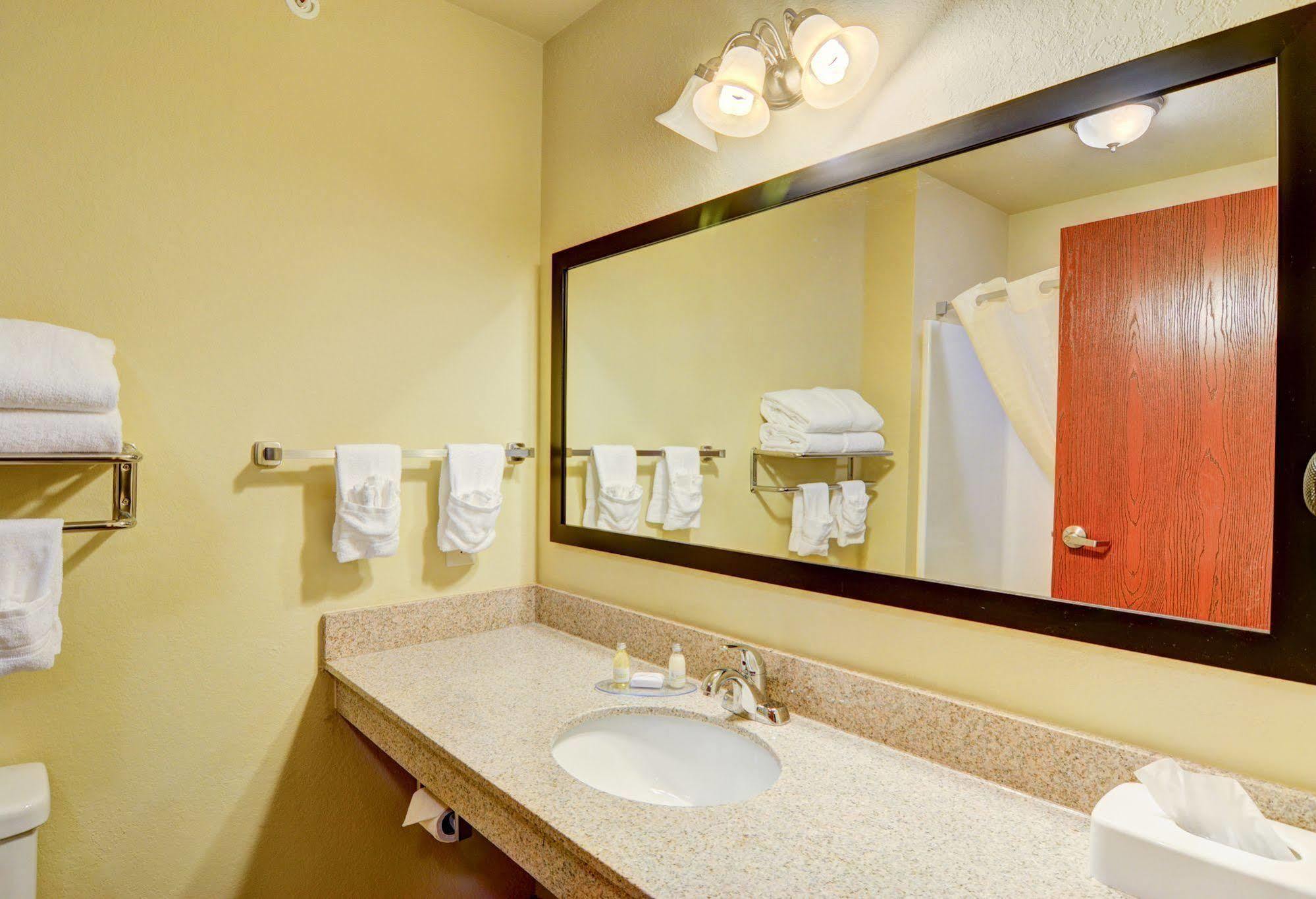 Cobblestone Hotel & Suites - Punxsutawney Екстериор снимка