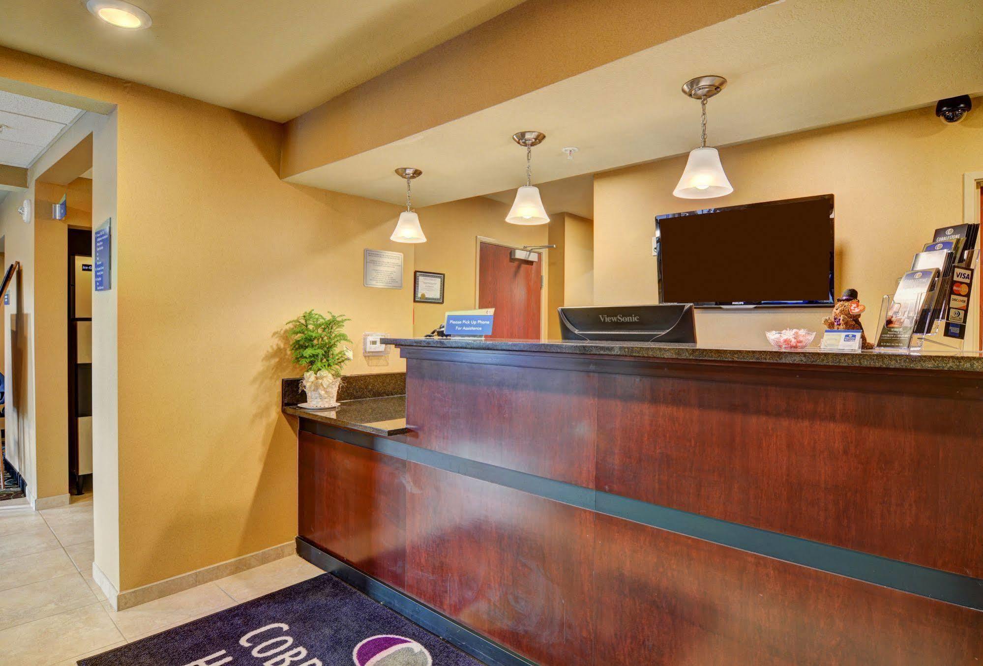Cobblestone Hotel & Suites - Punxsutawney Екстериор снимка
