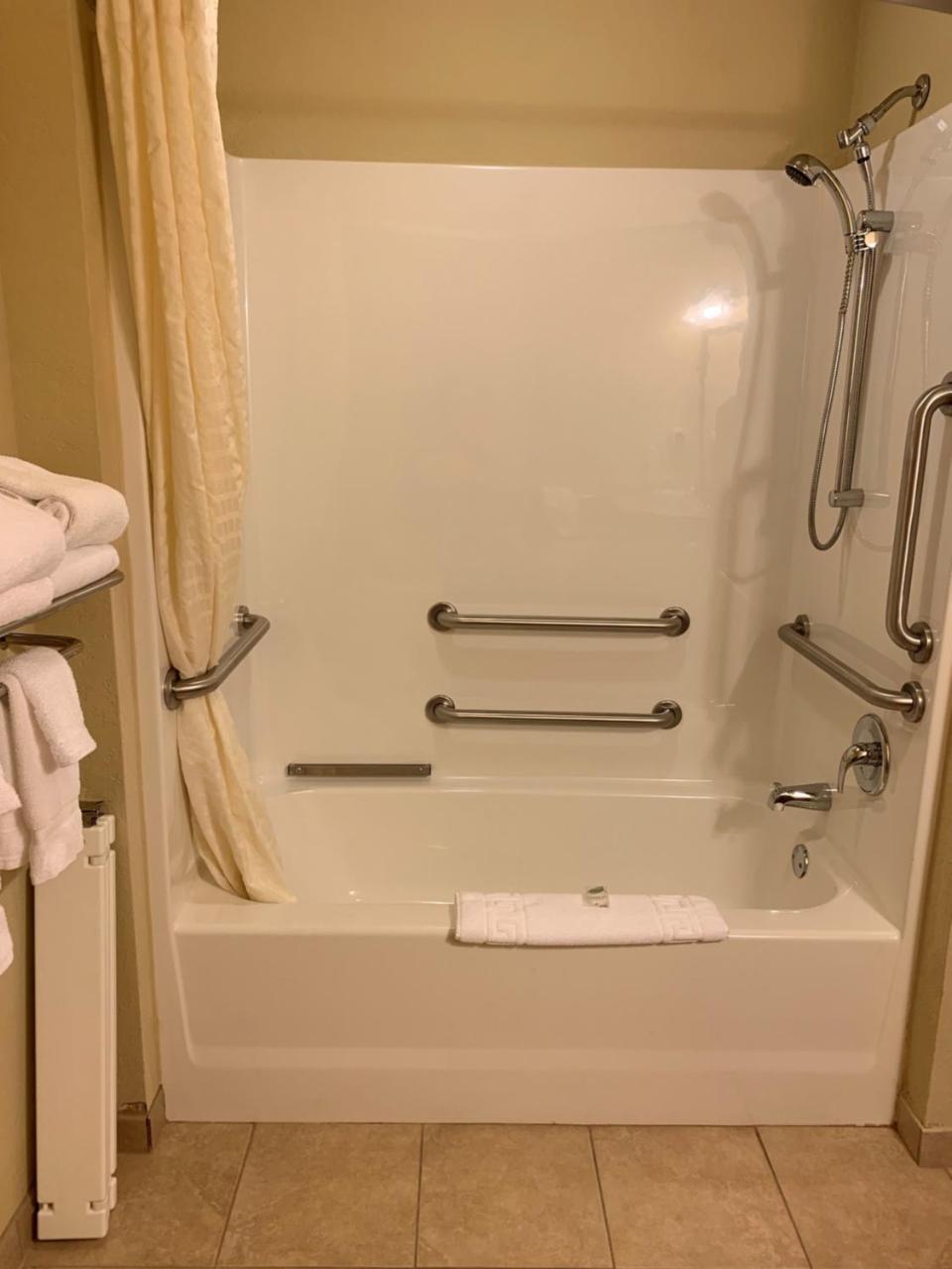 Cobblestone Hotel & Suites - Punxsutawney Екстериор снимка